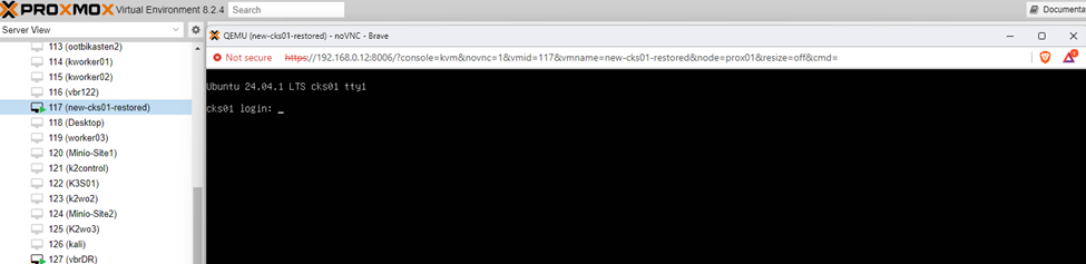 Interfaz de Proxmox Virtual Environment mostrando la consola de una máquina virtual restaurada (VM) llamada 'new-cks01-restored.' La consola muestra un aviso de inicio de sesión de Ubuntu 24.04.1 LTS para 'cks01.' La VM está listada a la izquierda