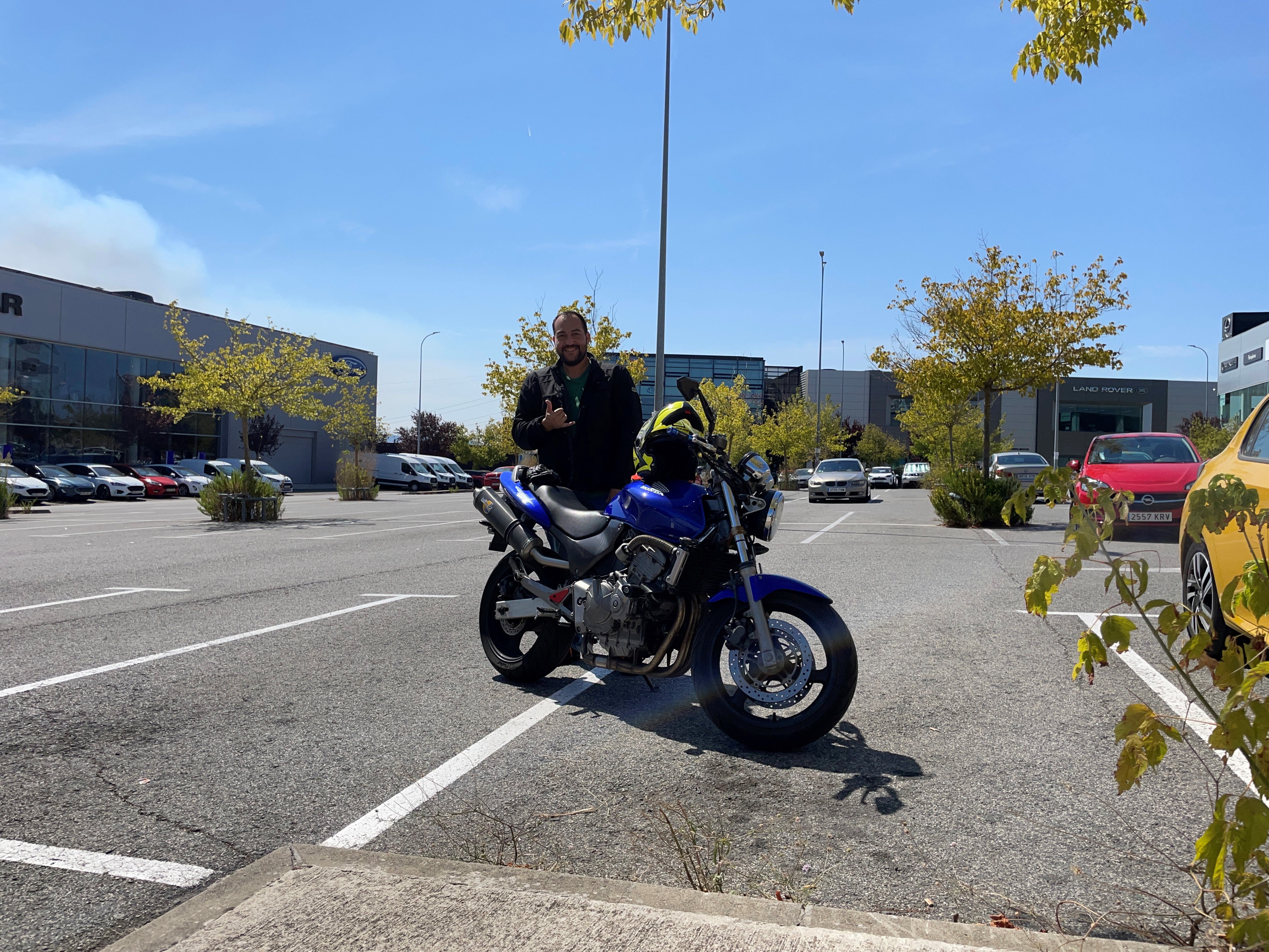 Luis avec une moto